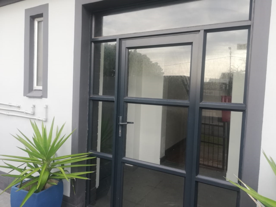 To Let 1 Bedroom Property for Rent in Southernwood Eastern Cape